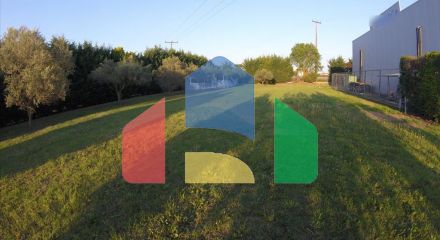 Продаж - Комерційна нерухомість 740 m² в передмісті Салонік