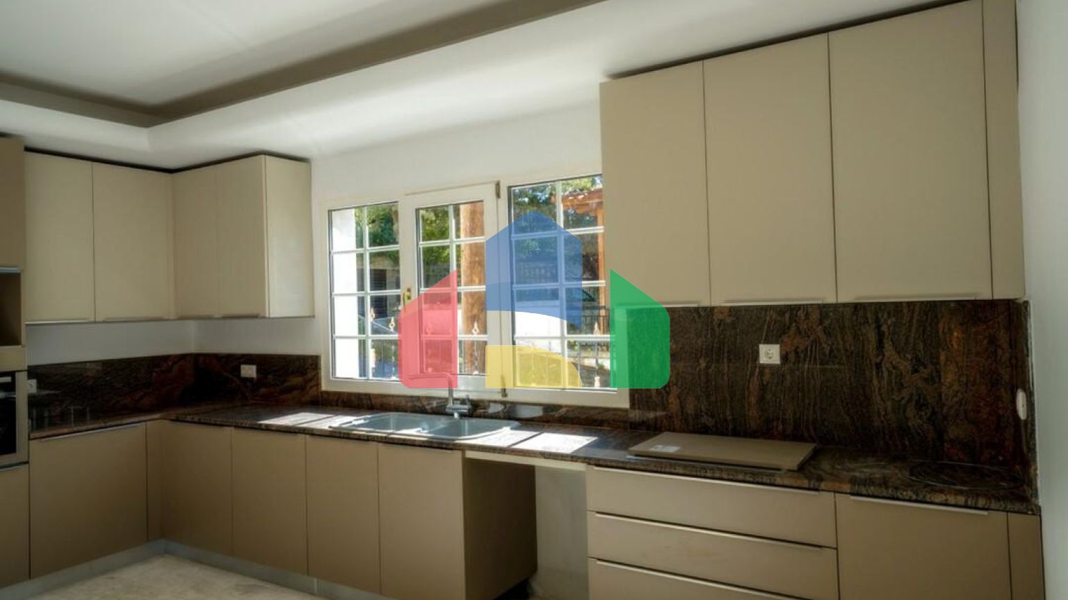 Продажа - Вилла 584 m² в пригороде Салоник