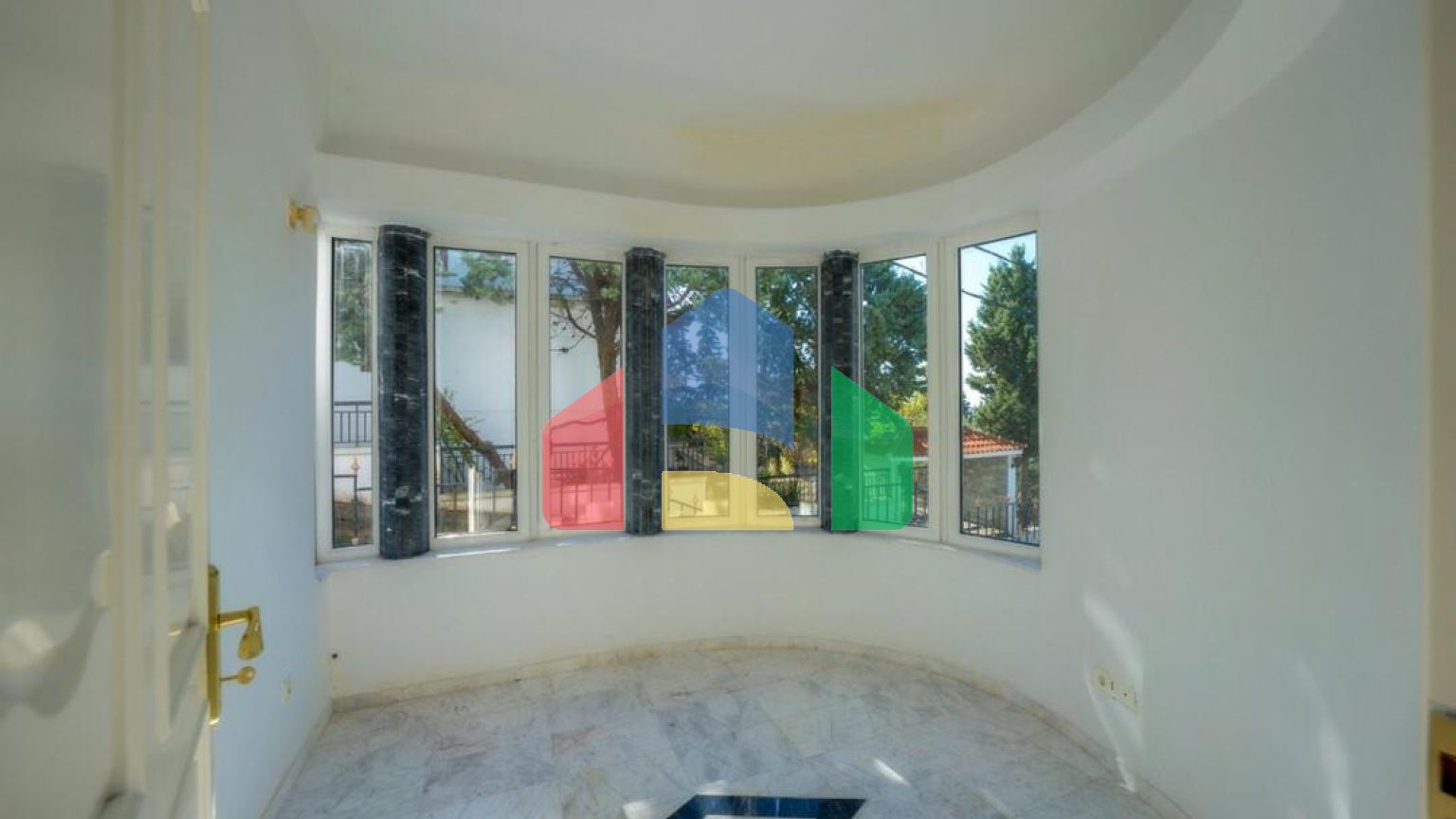 Продажа - Вилла 584 m² в пригороде Салоник