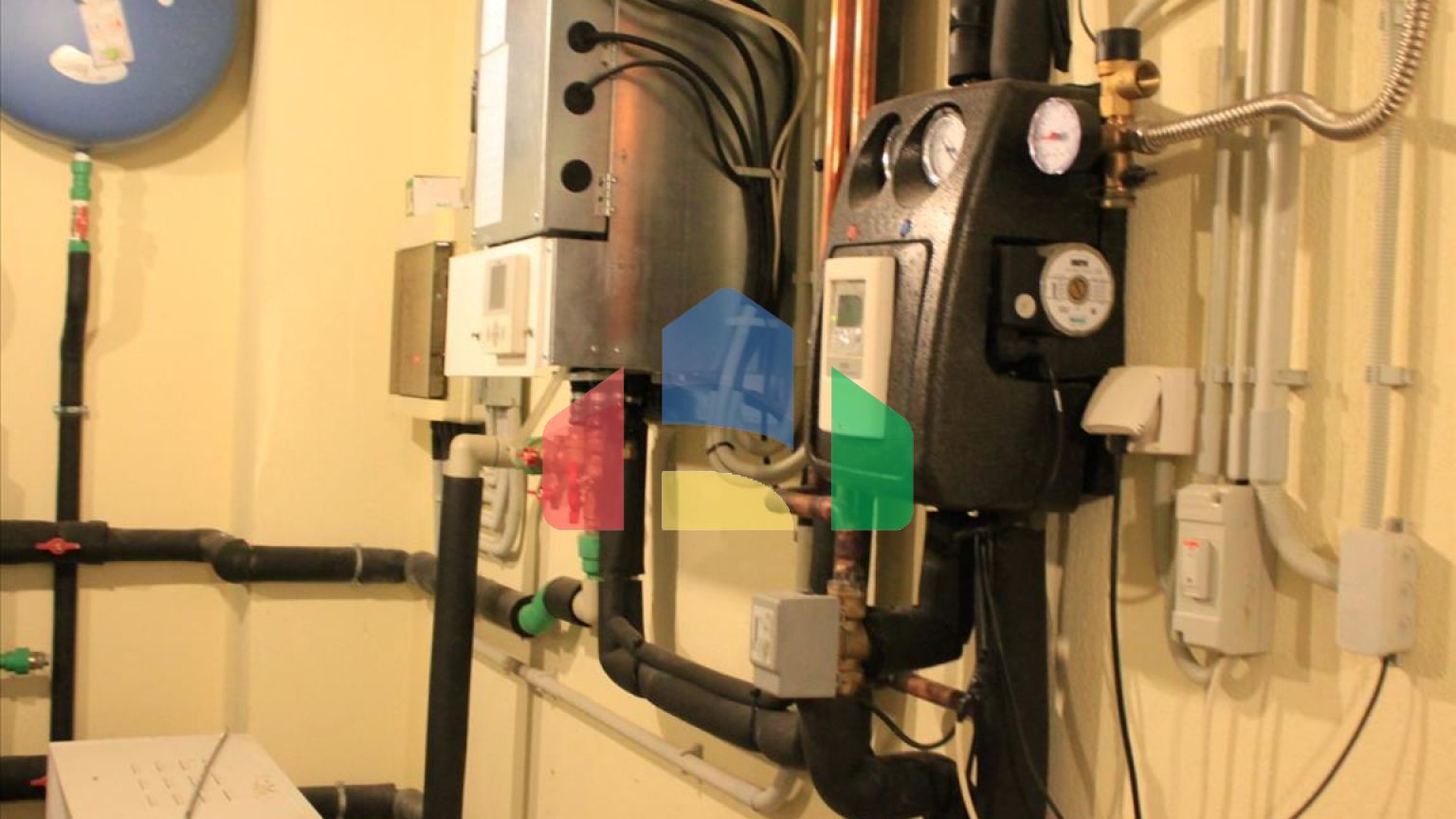 Продаж - Котедж 380 m² в передмісті Салонік