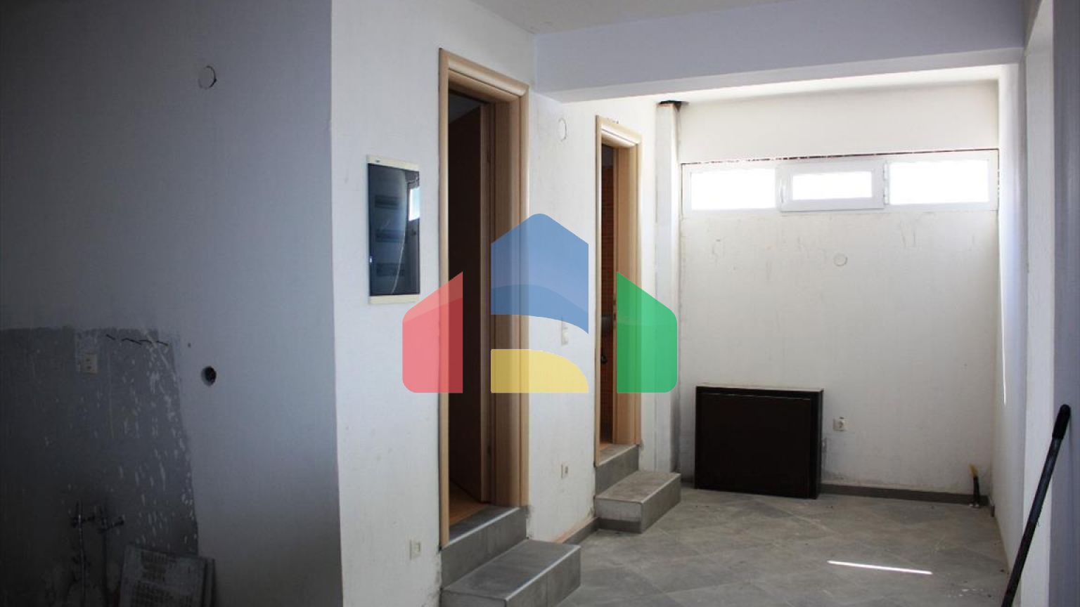 Продажа - Коммерческое помещение 194 m² в пригороде Салоник