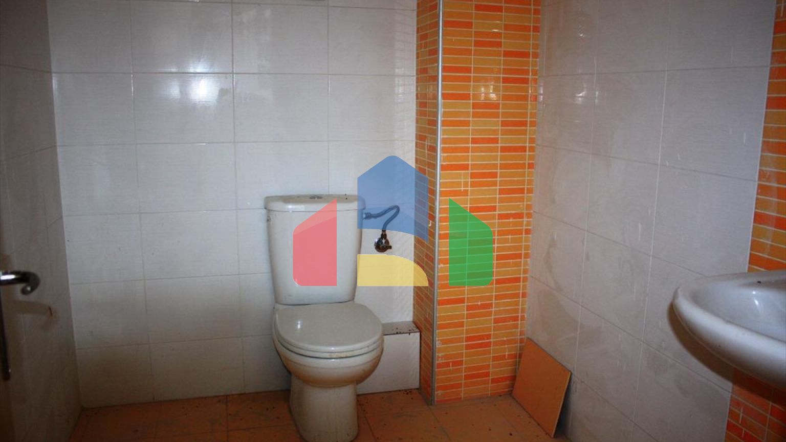 Продажа - Коммерческое помещение 194 m² в пригороде Салоник