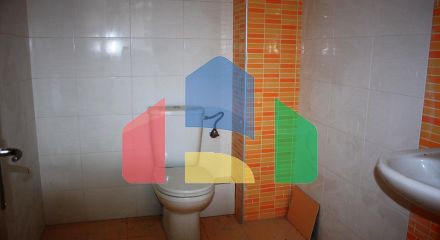 Продажа - Коммерческое помещение 194 m² в пригороде Салоник