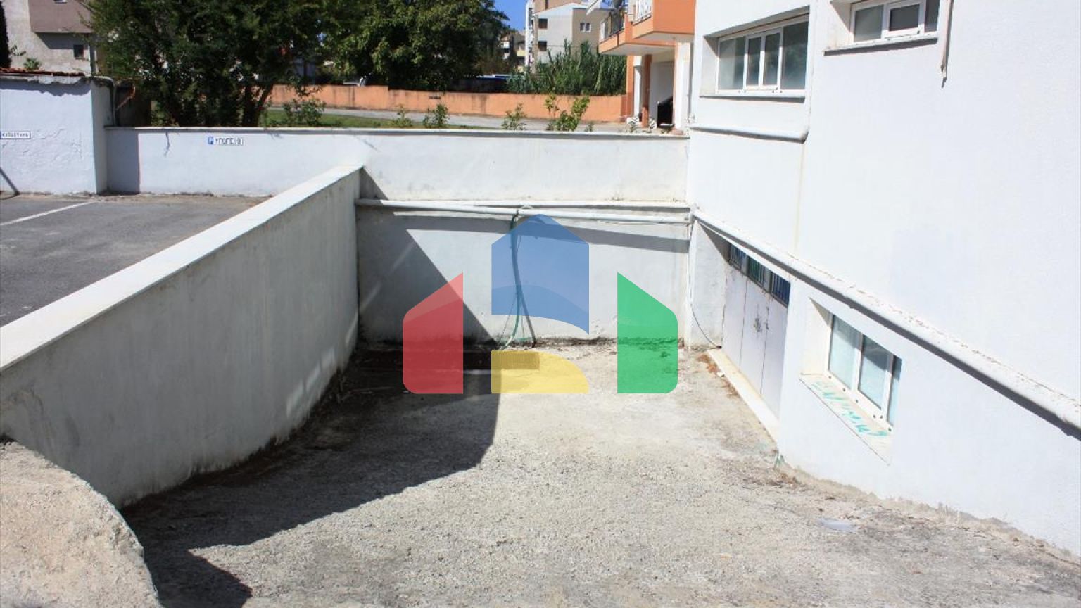 Продажа - Коммерческое помещение 194 m² в пригороде Салоник