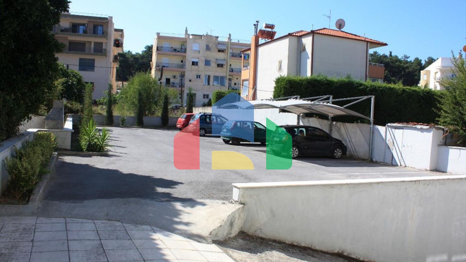 Продажа - Коммерческое помещение 194 m² в пригороде Салоник