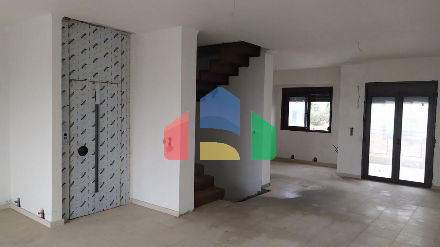 Продаж - Таунхаус 270 m² в передмісті Салонік