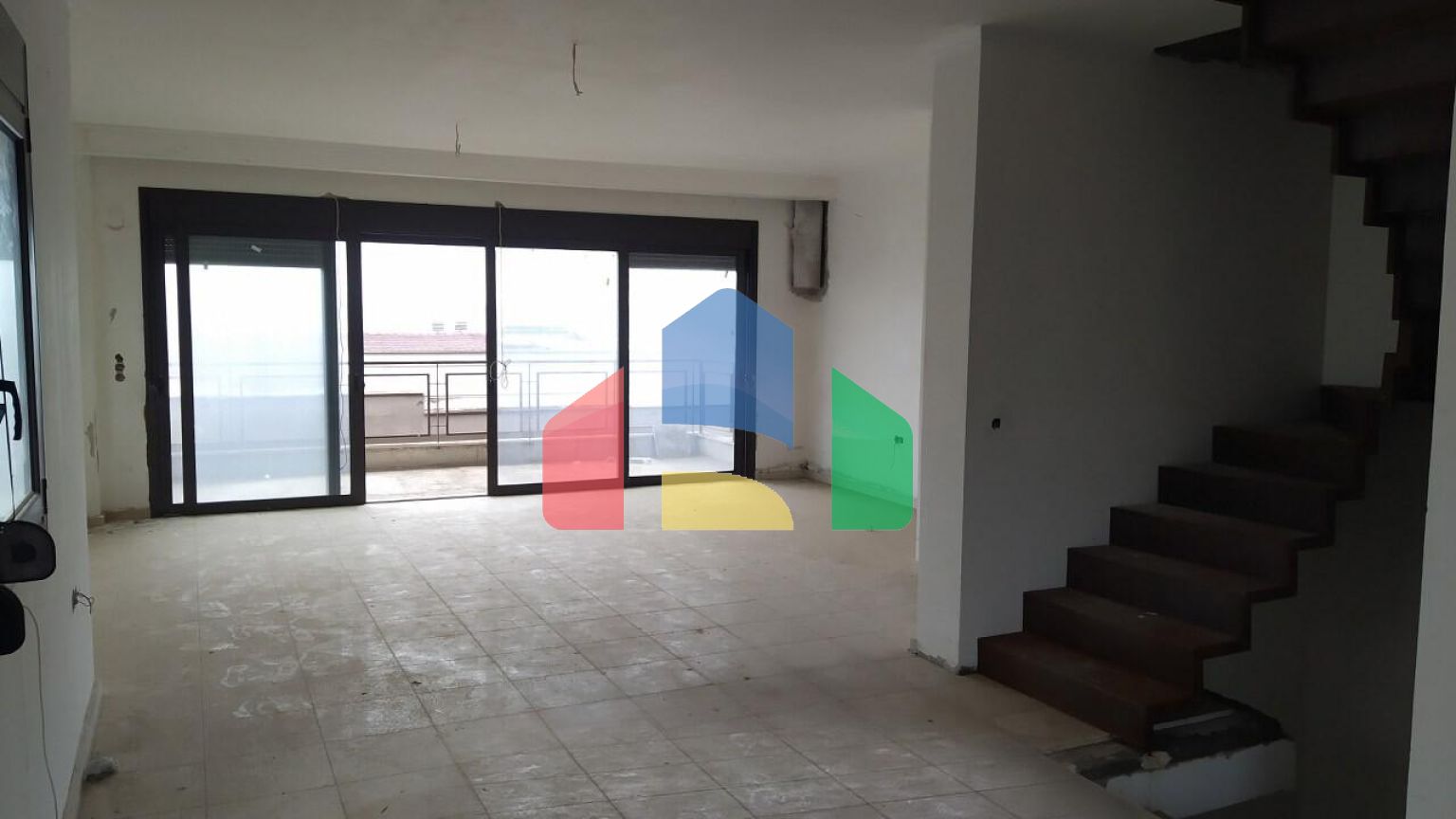 Продаж - Таунхаус 270 m² в передмісті Салонік