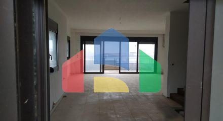 Продаж - Таунхаус 270 m² в передмісті Салонік