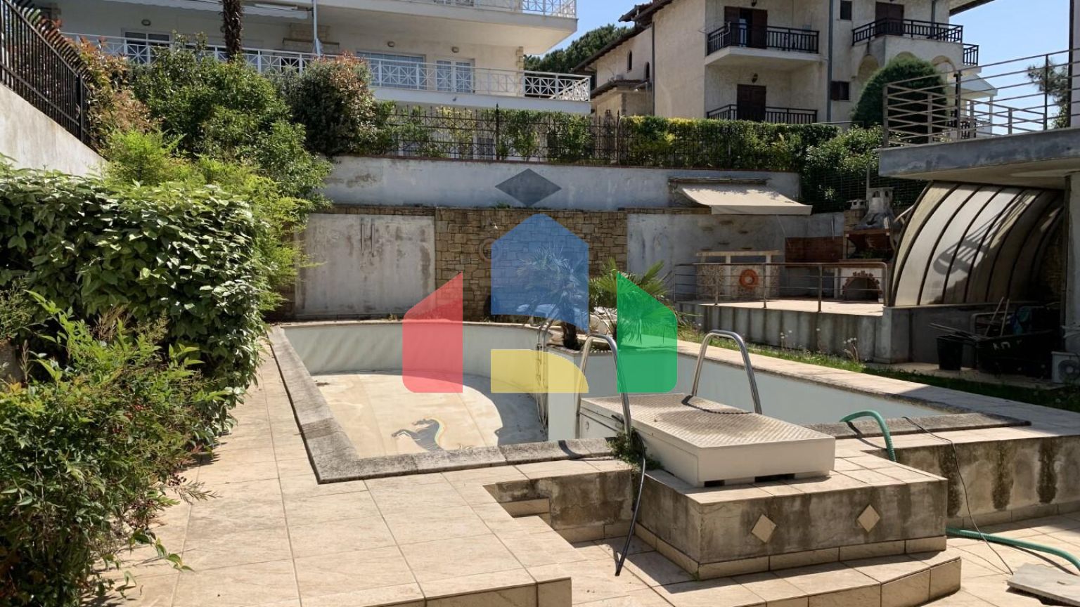 Продаж - Котедж 400 m² в передмісті Салонік