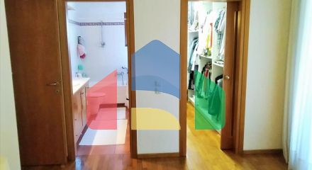 Продажа - Здание 665 m² в пригороде Салоник