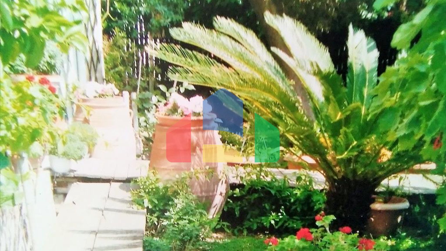 Продажа - Здание 665 m² в пригороде Салоник