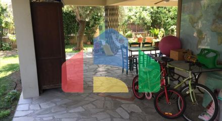 Продажа - Здание 665 m² в пригороде Салоник