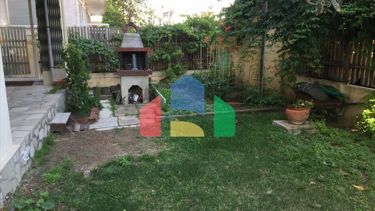 Продажа - Здание 665 m² в пригороде Салоник