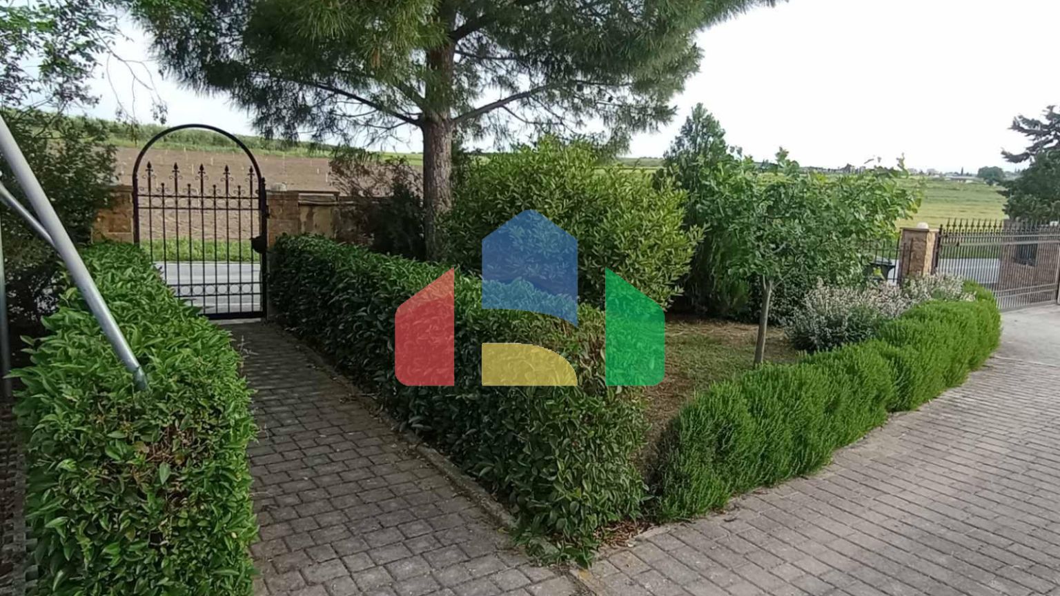 Продажа - Коттедж 230 m² в пригороде Салоник