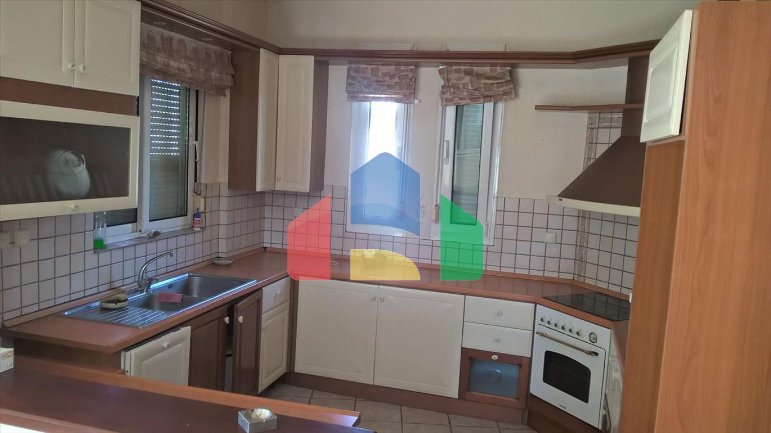 Продаж - Котедж 300 m² в передмісті Салонік