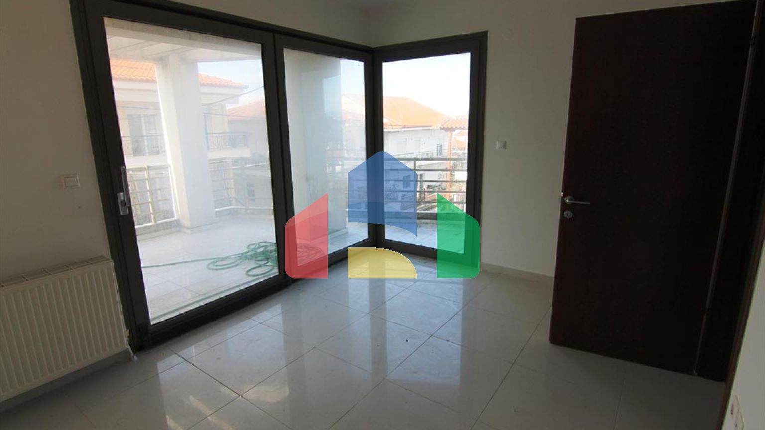 Продаж - Таунхаус 240 m² в передмісті Салонік