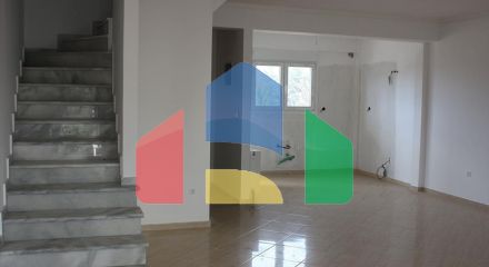 Продаж - Таунхаус 185 m² в передмісті Салонік