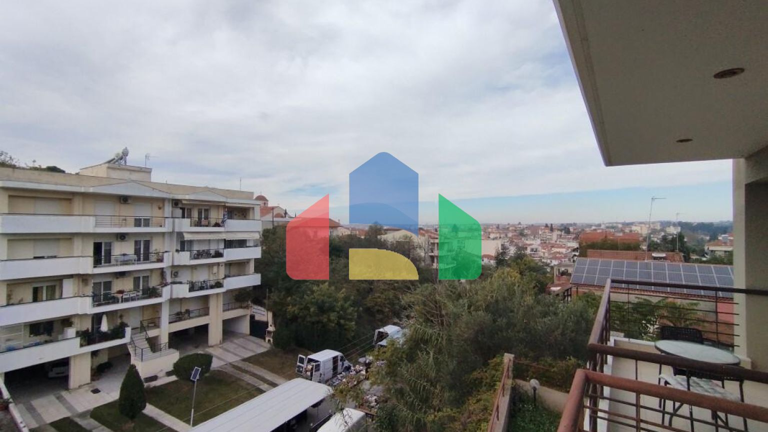 Продаж - Квартира 64 m² в передмісті Салонік