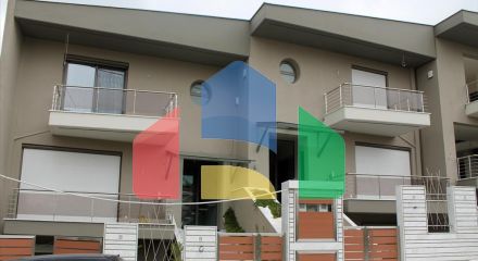 Продаж - Таунхаус 240 m² в передмісті Салонік