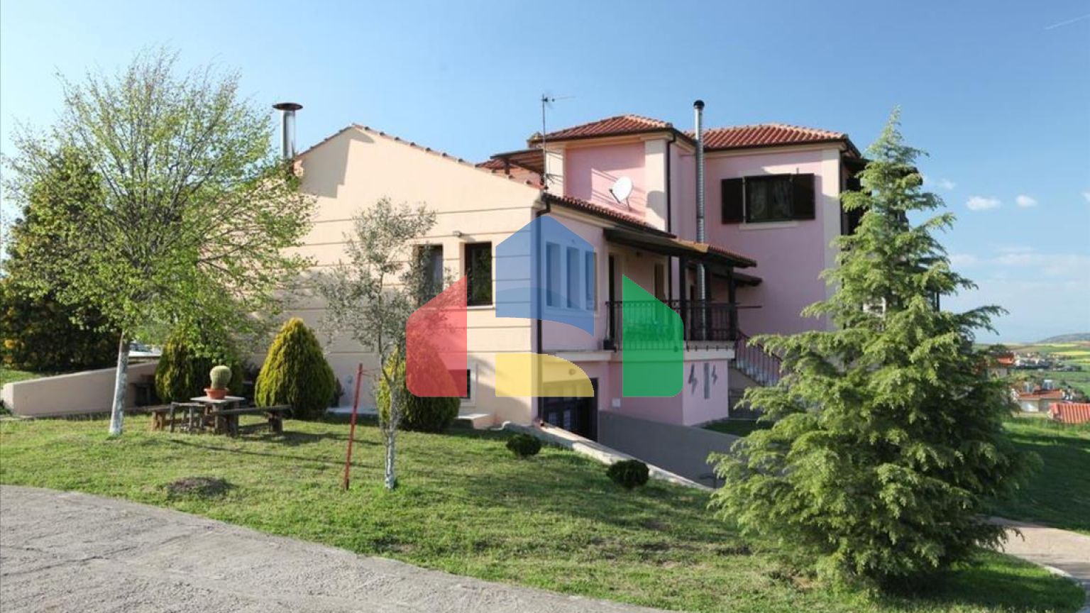 Продаж - Вілла 320 m² в передмісті Салонік