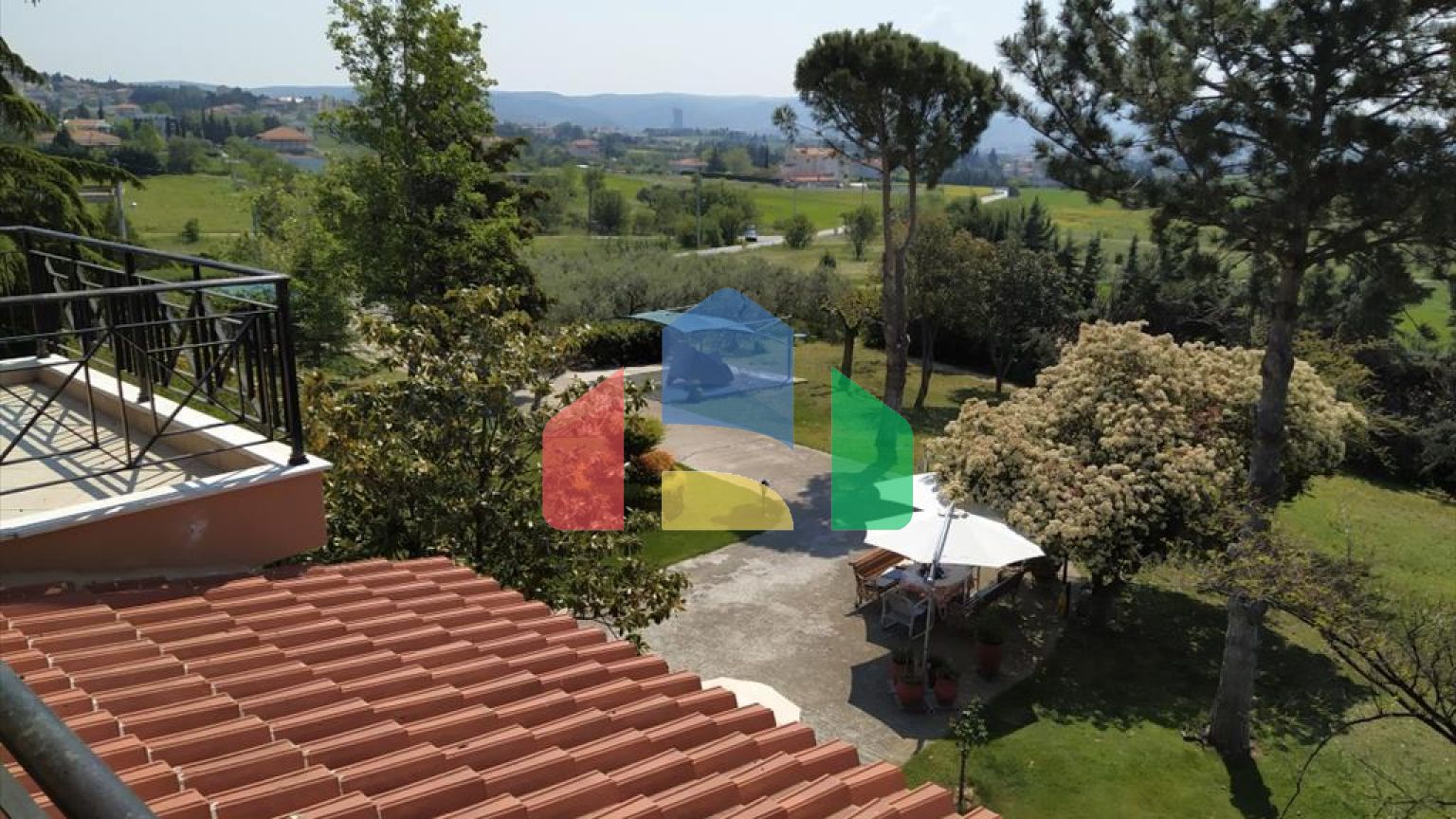 Продаж - Котедж 650 m² в передмісті Салонік