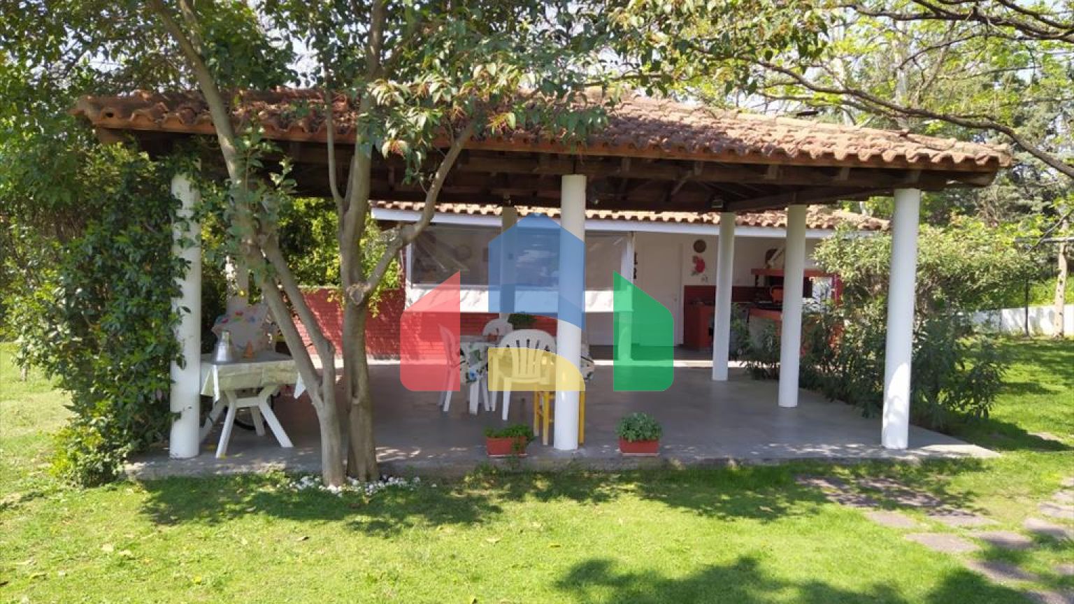 Продаж - Котедж 650 m² в передмісті Салонік