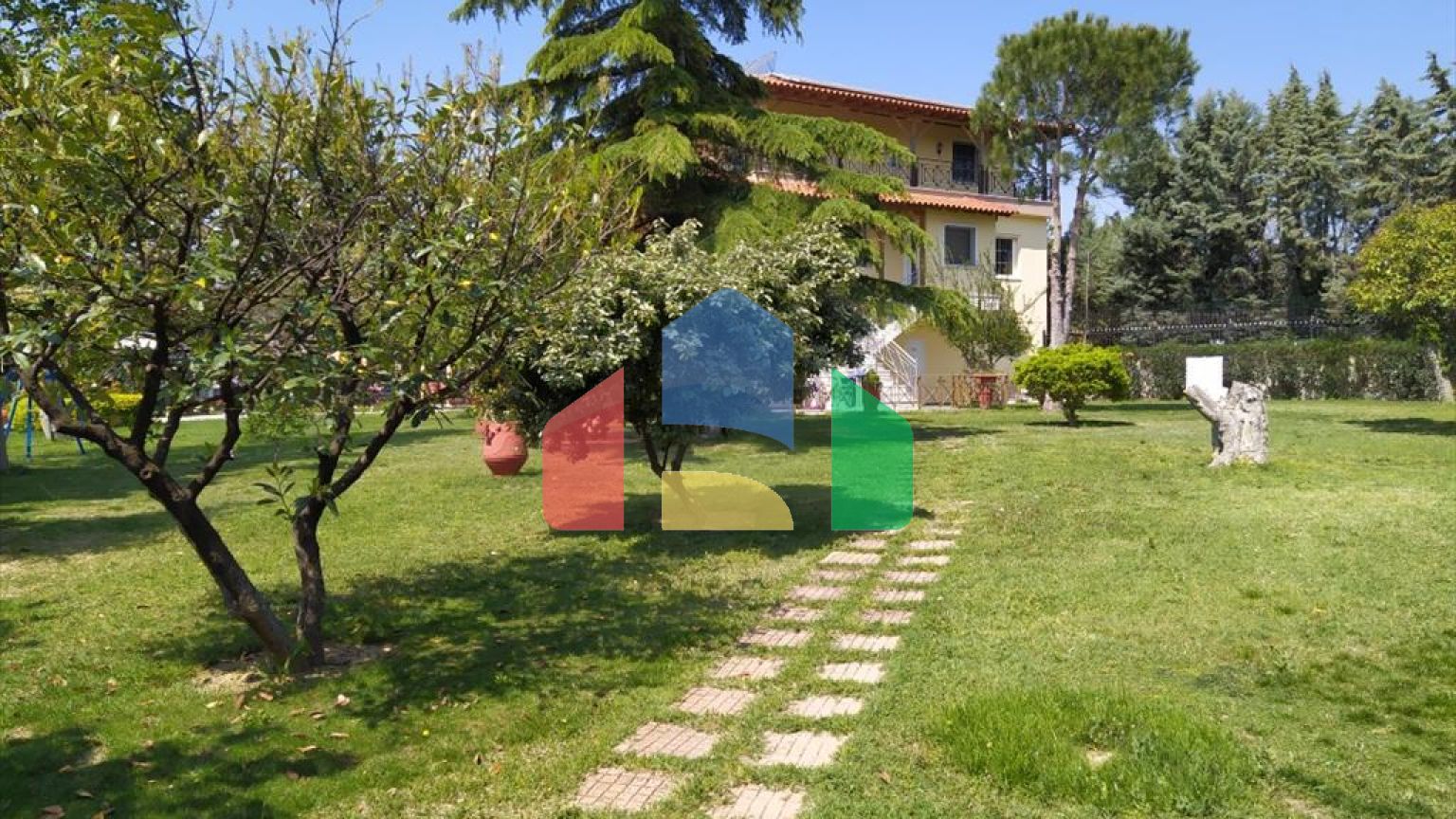 Продаж - Котедж 650 m² в передмісті Салонік