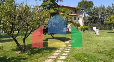 Продаж - Котедж 650 m² в передмісті Салонік