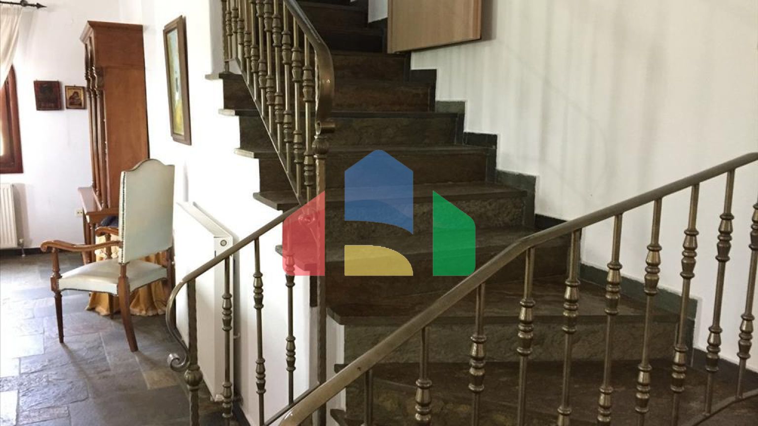 Продаж - Котедж 369 m² в передмісті Салонік