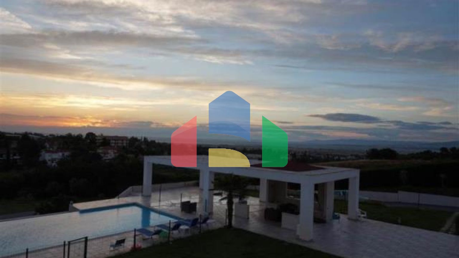 Продаж - Вілла 900 m² в передмісті Салонік