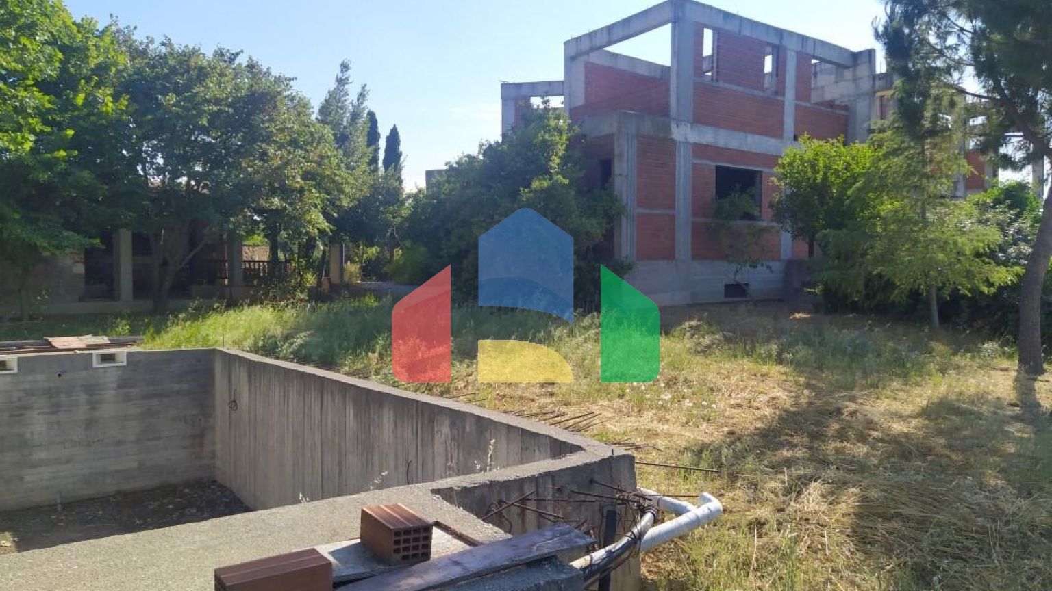 Продажа - Здание 850 m² в пригороде Салоник