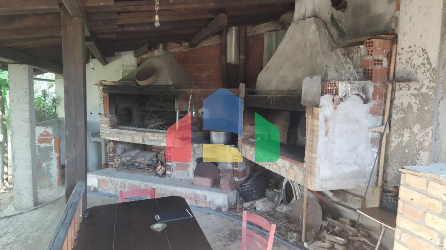 Продажа - Здание 850 m² в пригороде Салоник