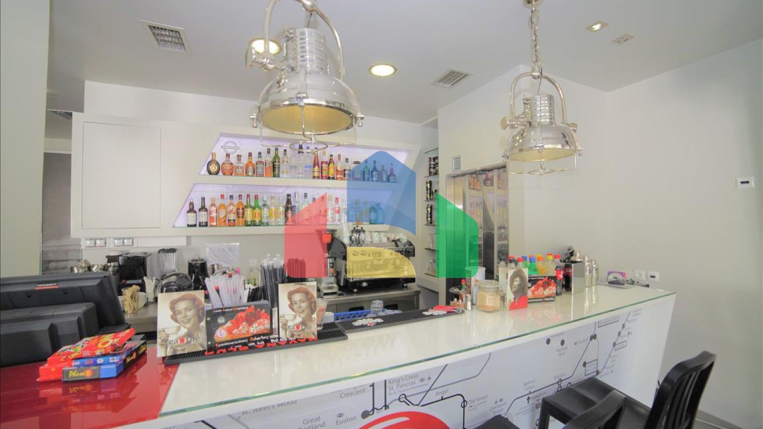 Продаж - Комерційна нерухомість 900 m² в передмісті Салонік