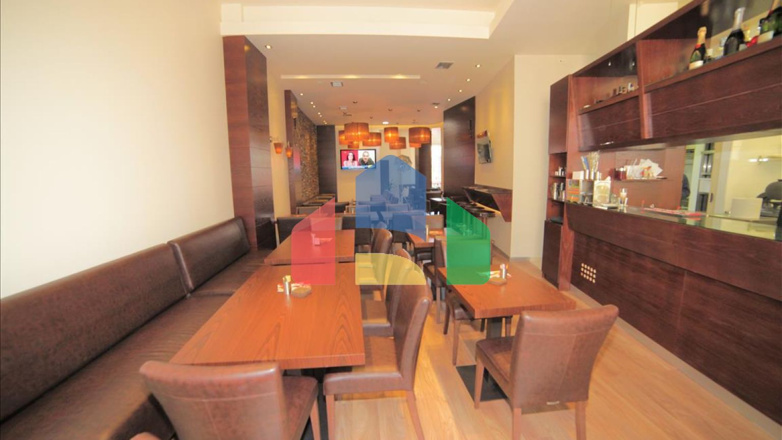 Продаж - Комерційна нерухомість 900 m² в передмісті Салонік