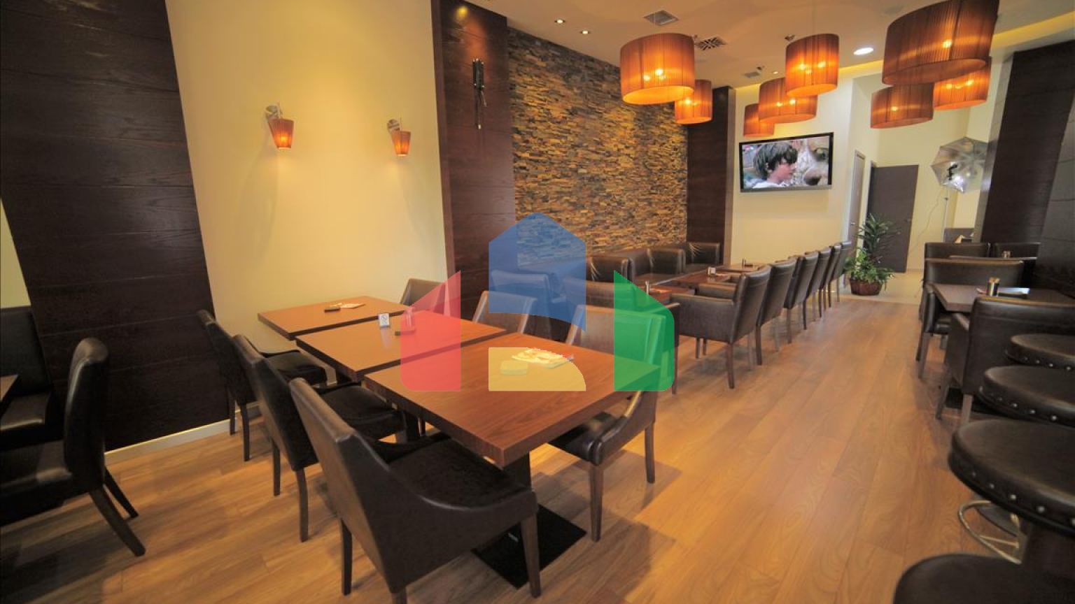 Продаж - Комерційна нерухомість 900 m² в передмісті Салонік