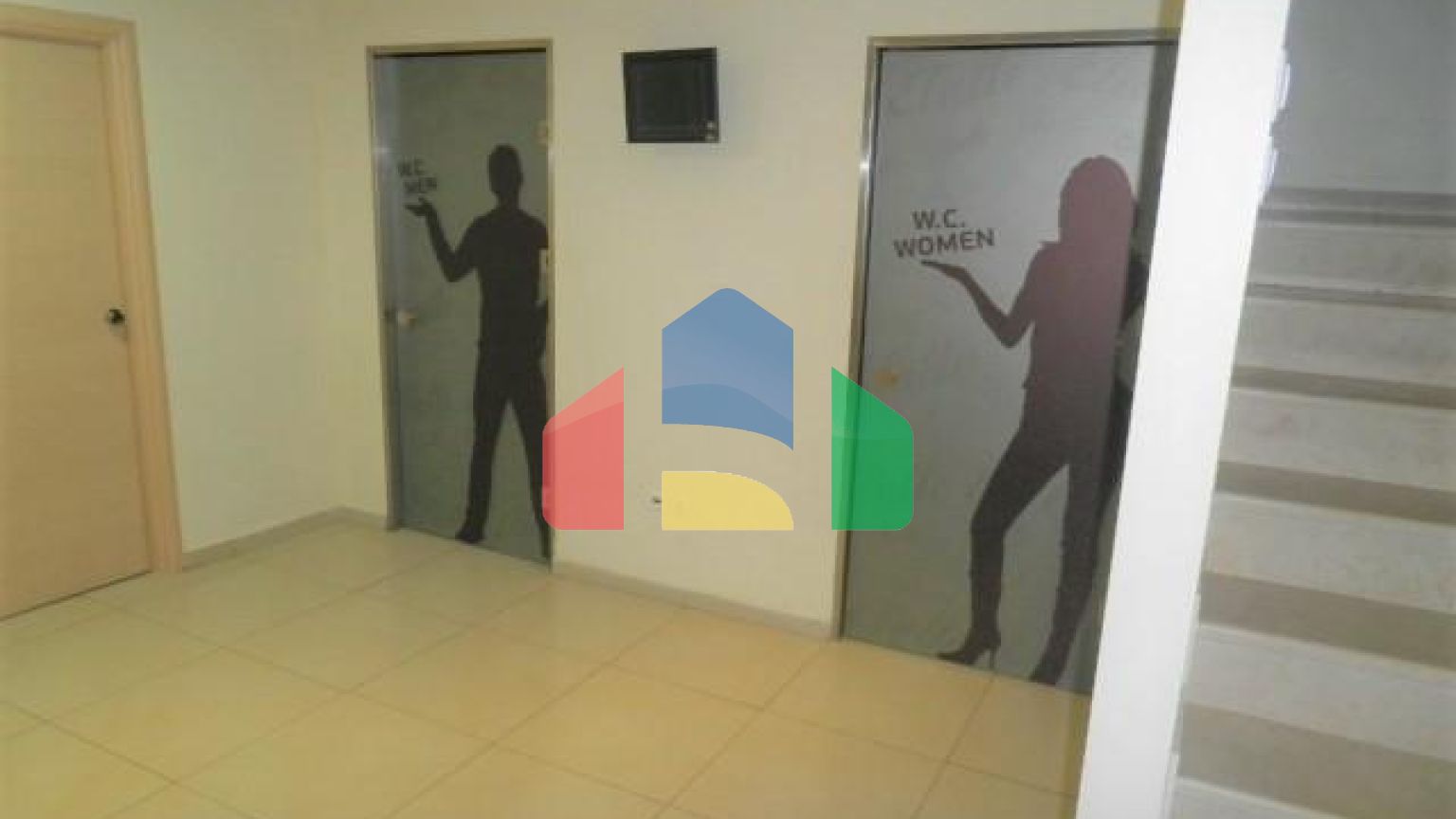 Продаж - Комерційна нерухомість 900 m² в передмісті Салонік