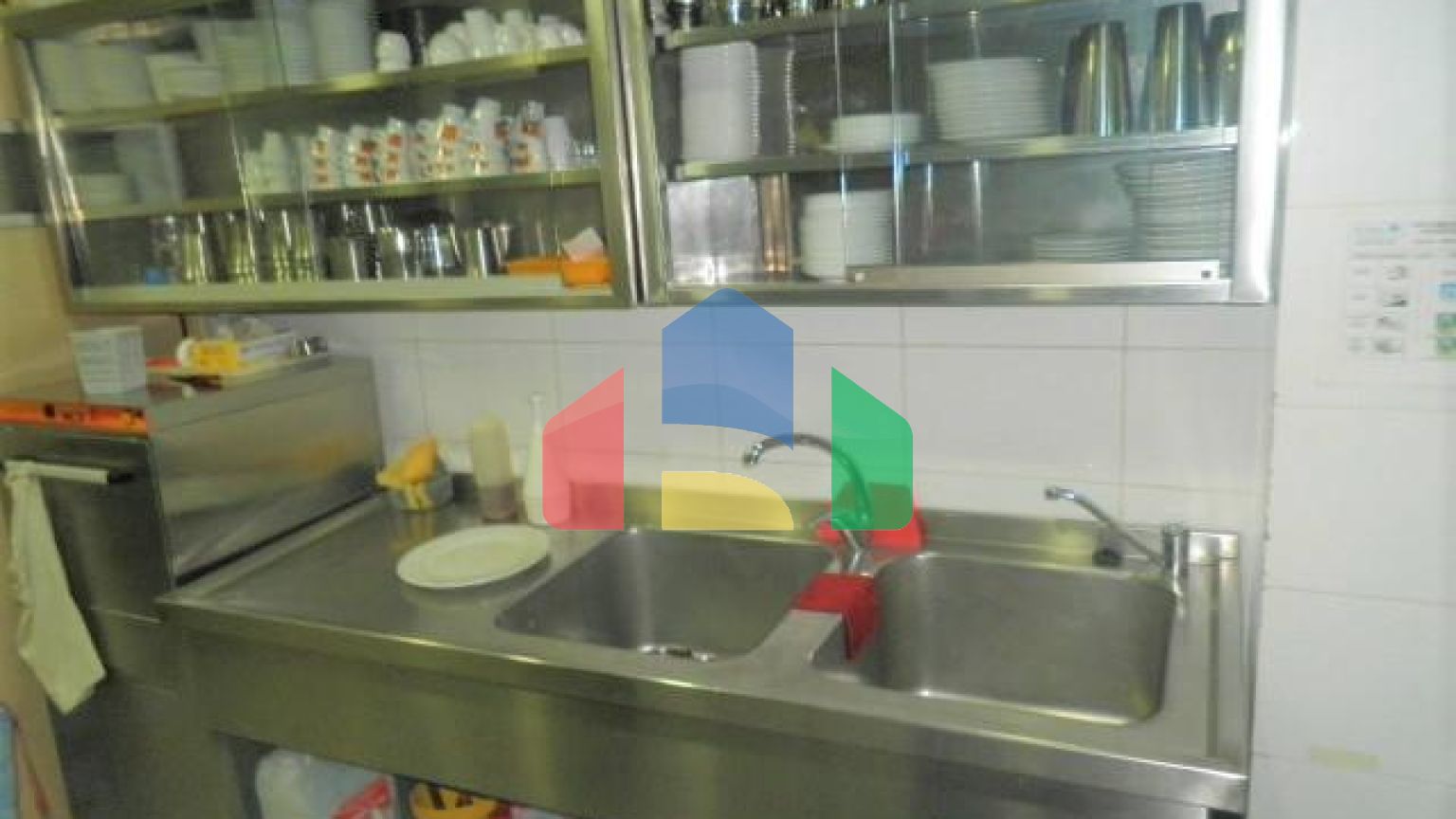 Продаж - Комерційна нерухомість 900 m² в передмісті Салонік