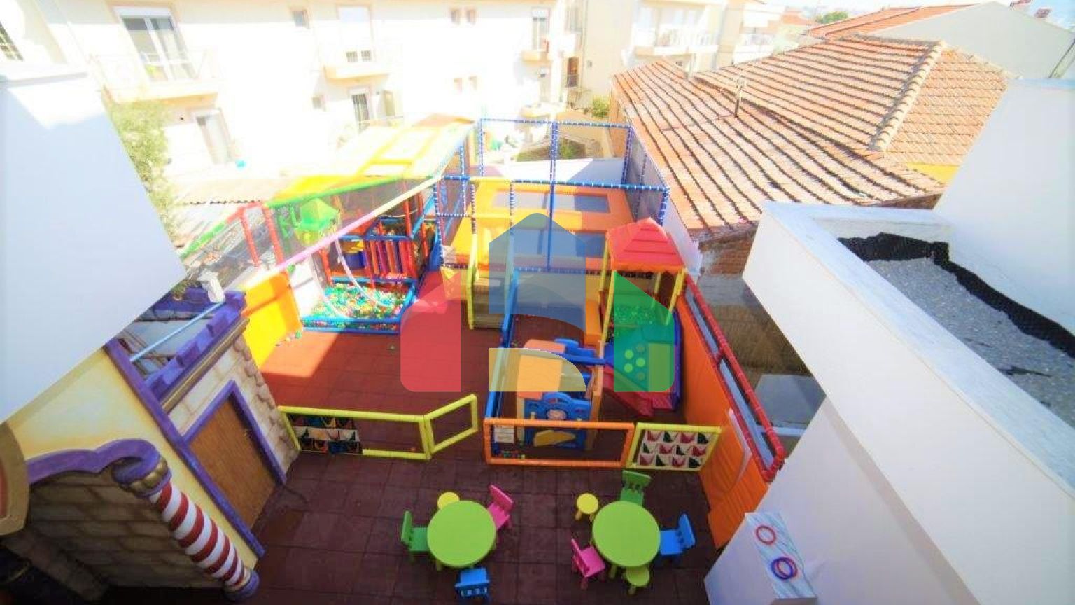 Продаж - Комерційна нерухомість 900 m² в передмісті Салонік