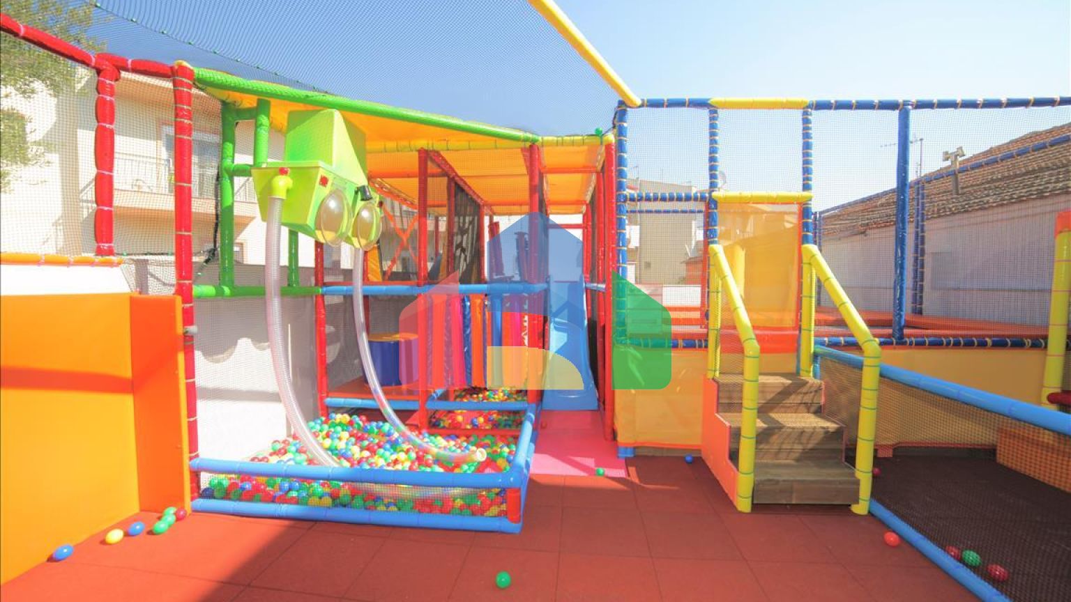 Продаж - Комерційна нерухомість 900 m² в передмісті Салонік