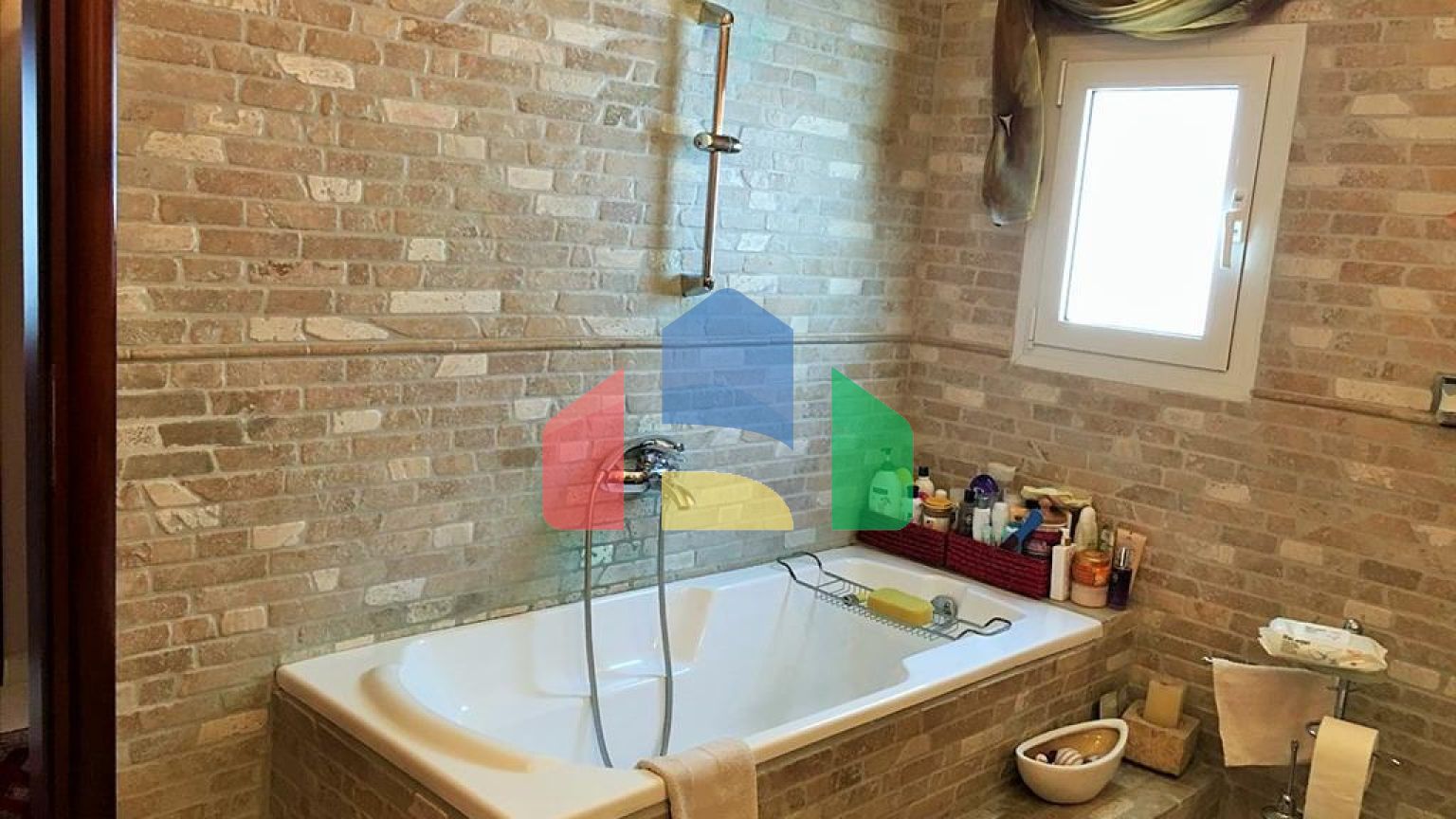 Продаж - Котедж 280 m² в передмісті Салонік