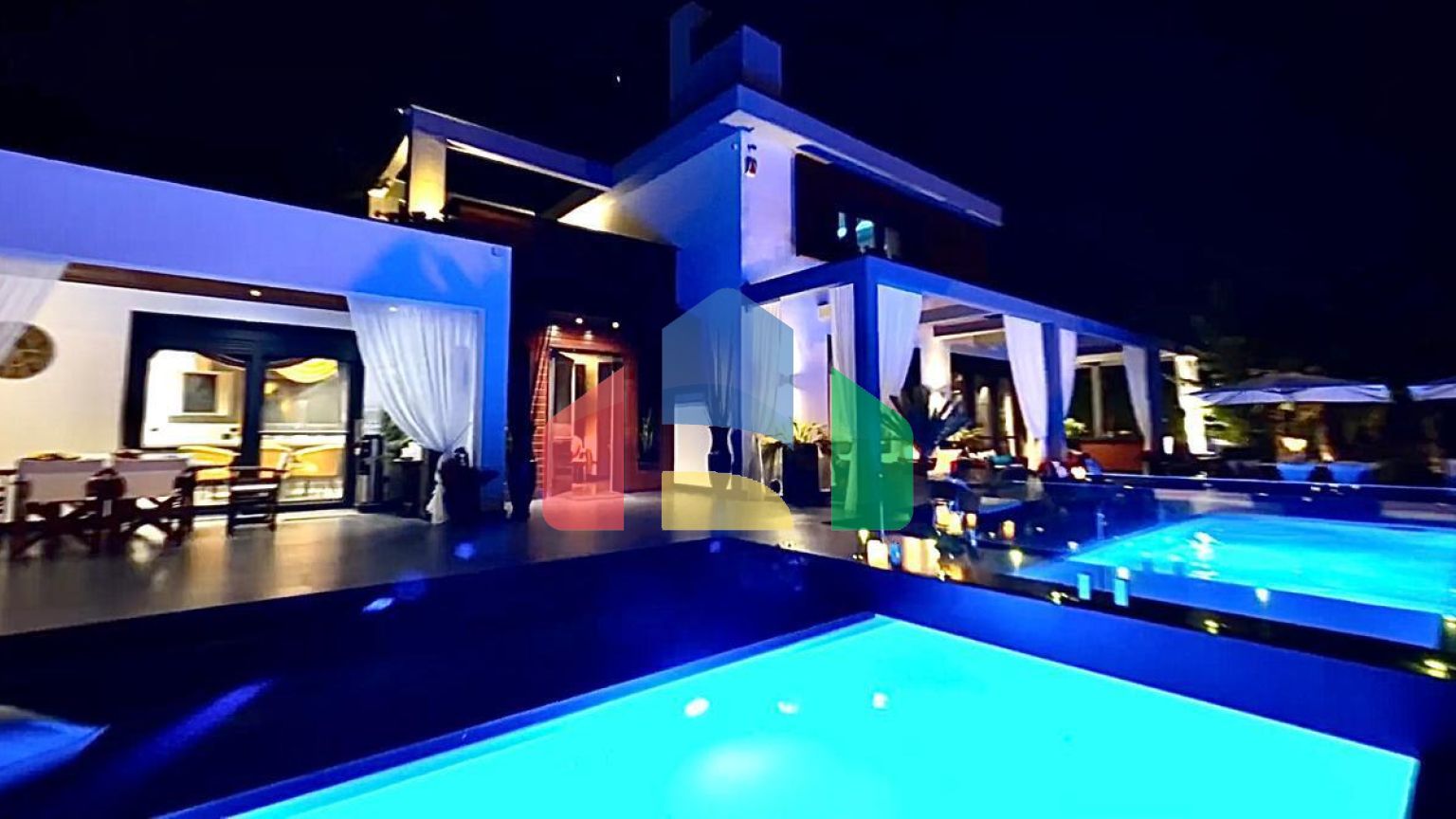 Продаж - Вілла 785 m² в передмісті Салонік