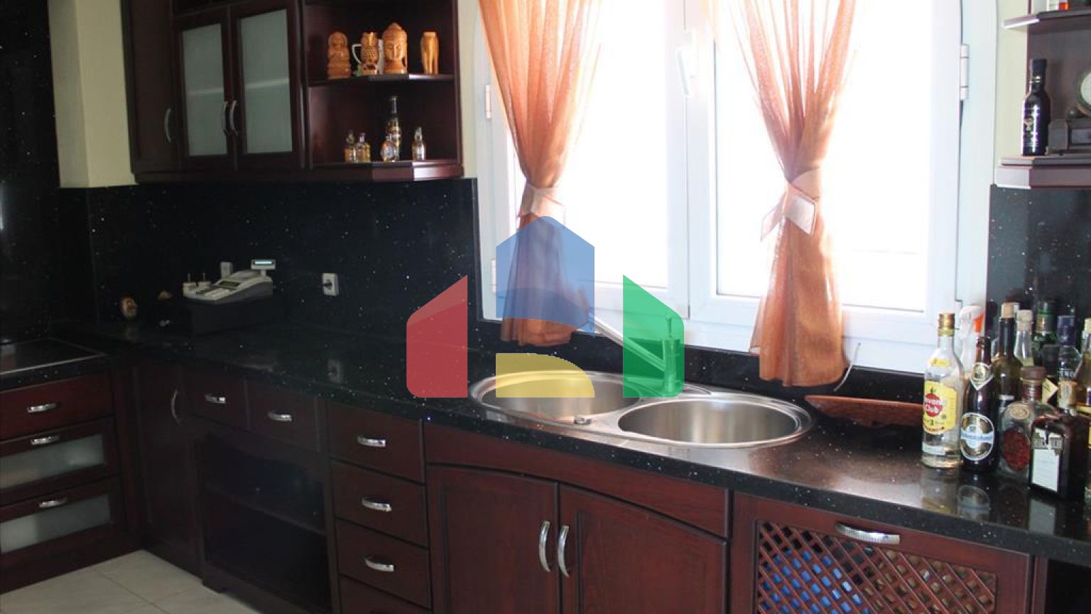 Продажа - Здание 500 m² в пригороде Салоник