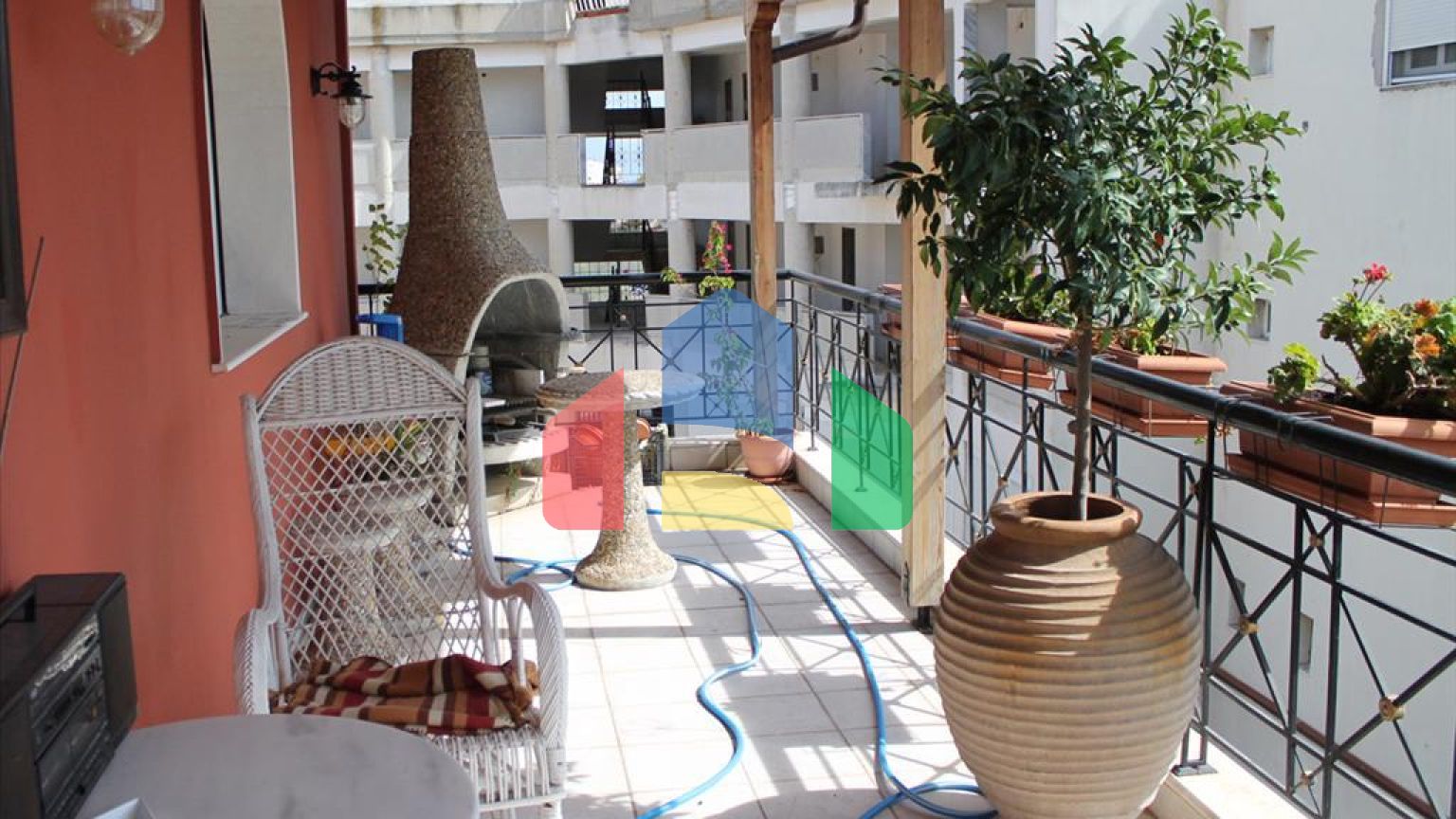 Продажа - Здание 500 m² в пригороде Салоник