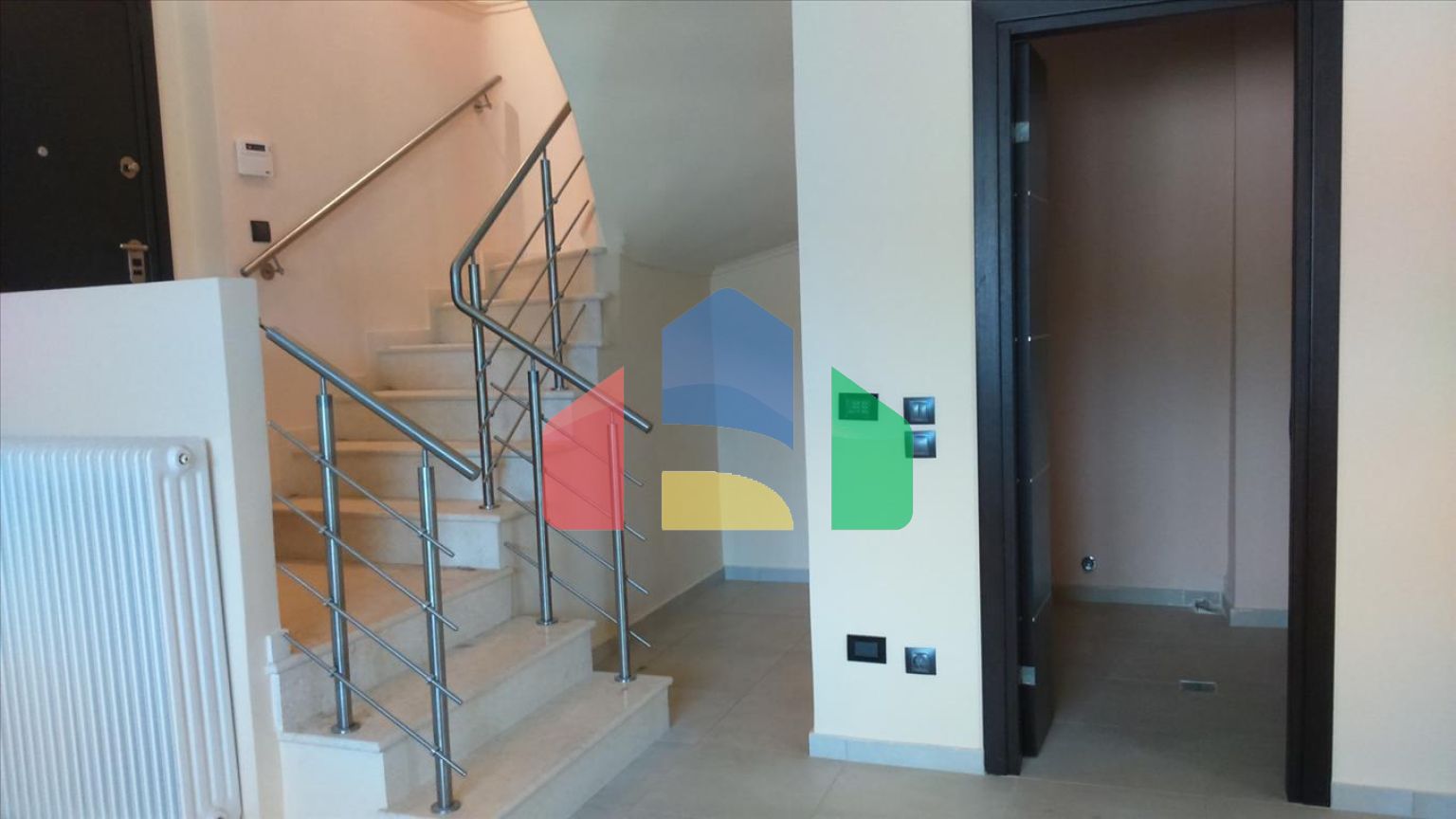 Продаж - Котедж 370 m² в передмісті Салонік