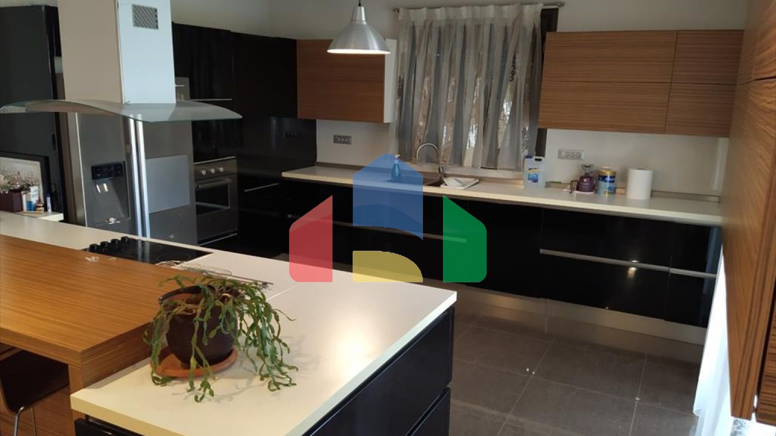 Продаж - Котедж 480 m² в передмісті Салонік