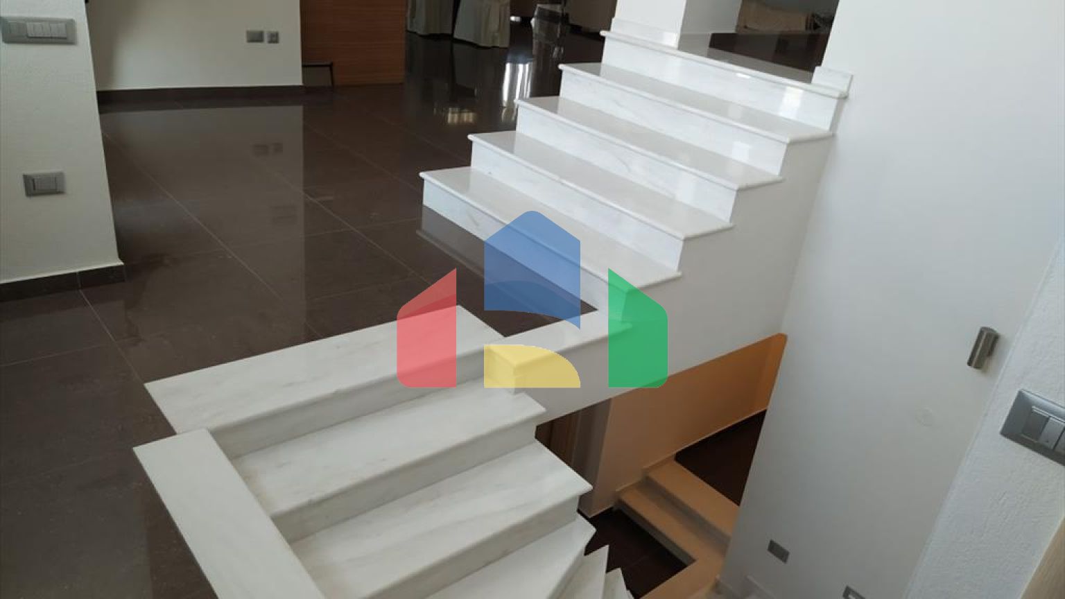 Продаж - Котедж 480 m² в передмісті Салонік