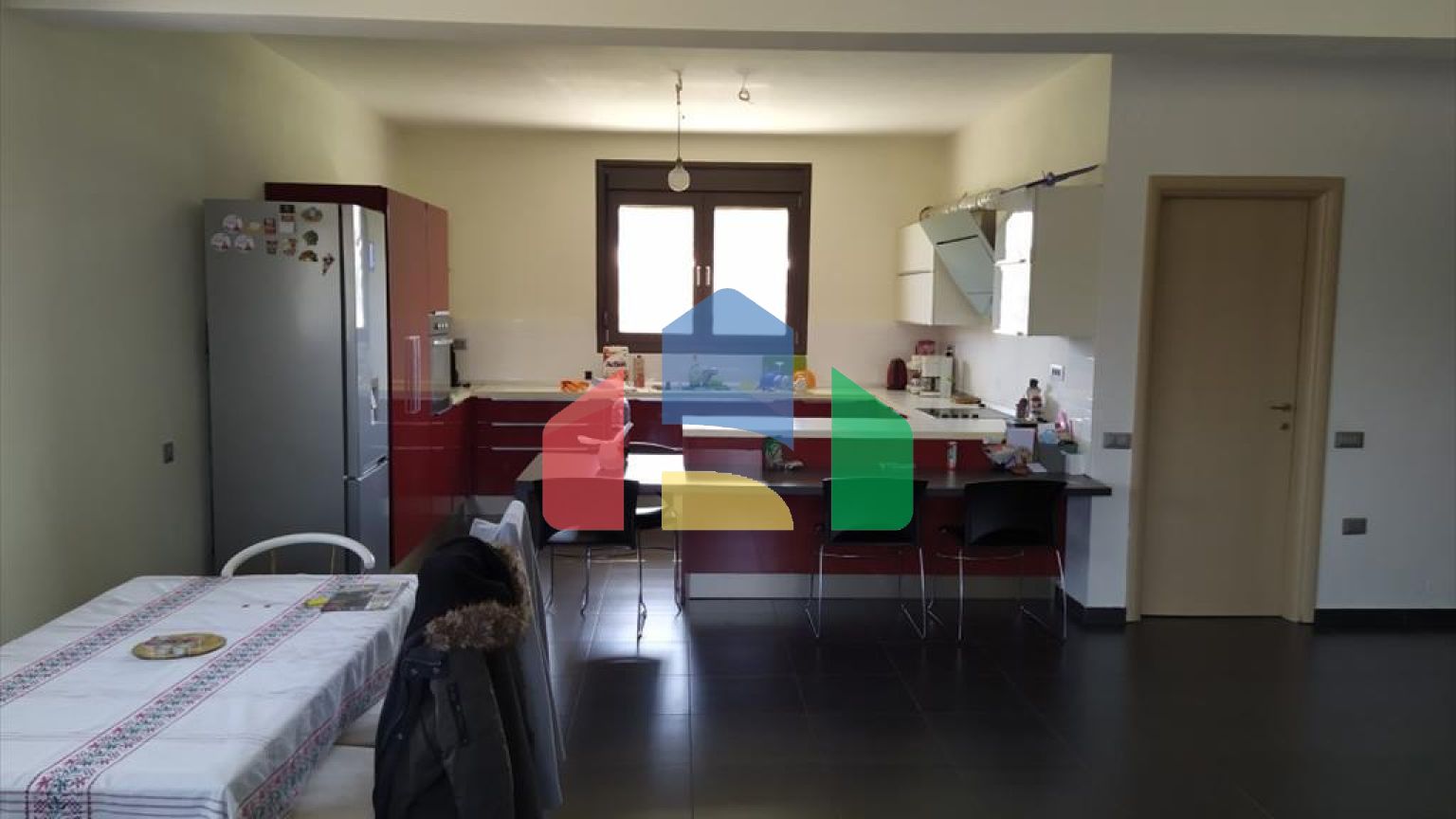 Продаж - Котедж 480 m² в передмісті Салонік