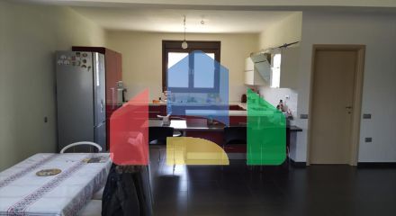 Продаж - Котедж 480 m² в передмісті Салонік