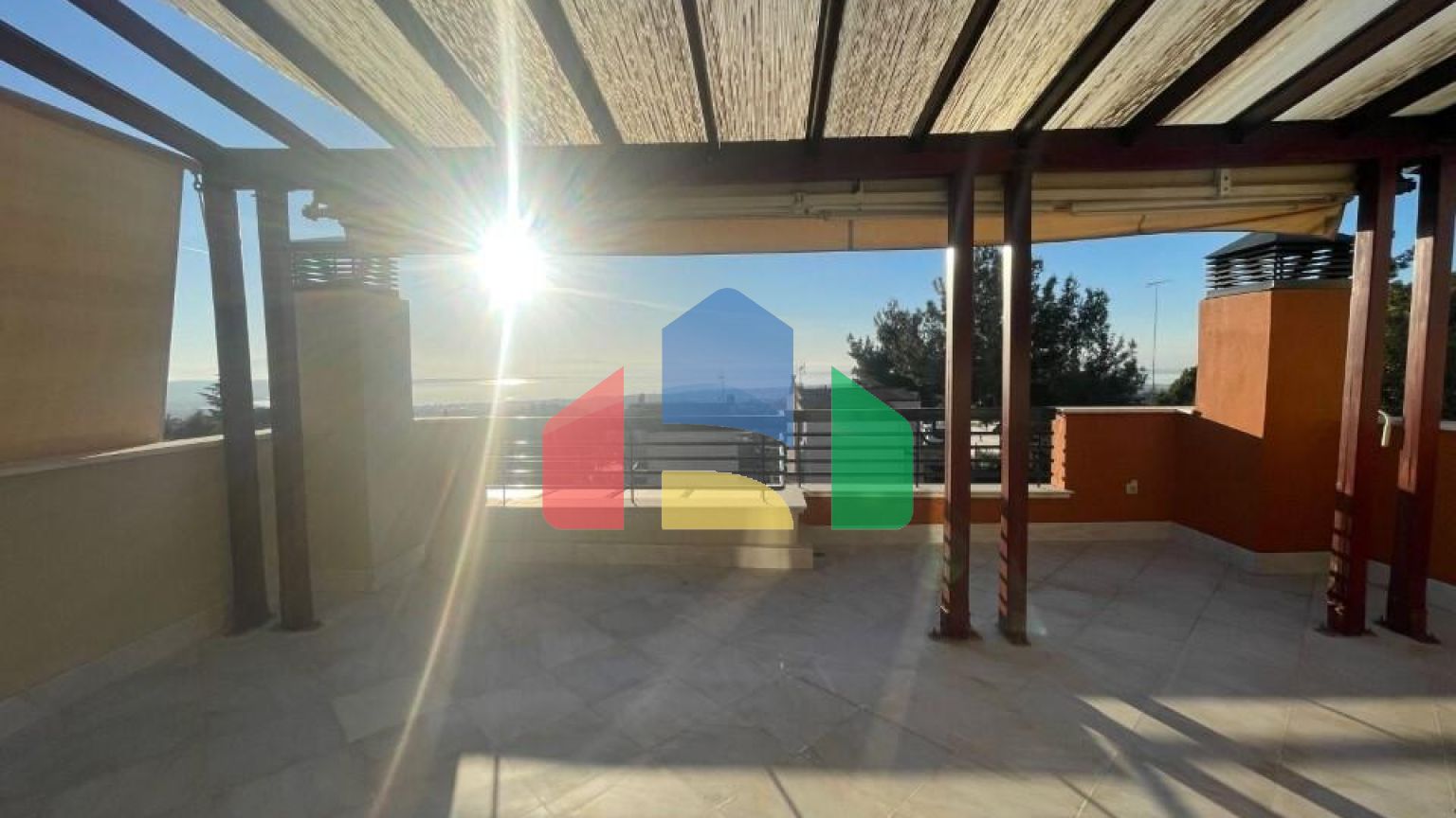 Продаж - Котедж 295 m² в передмісті Салонік