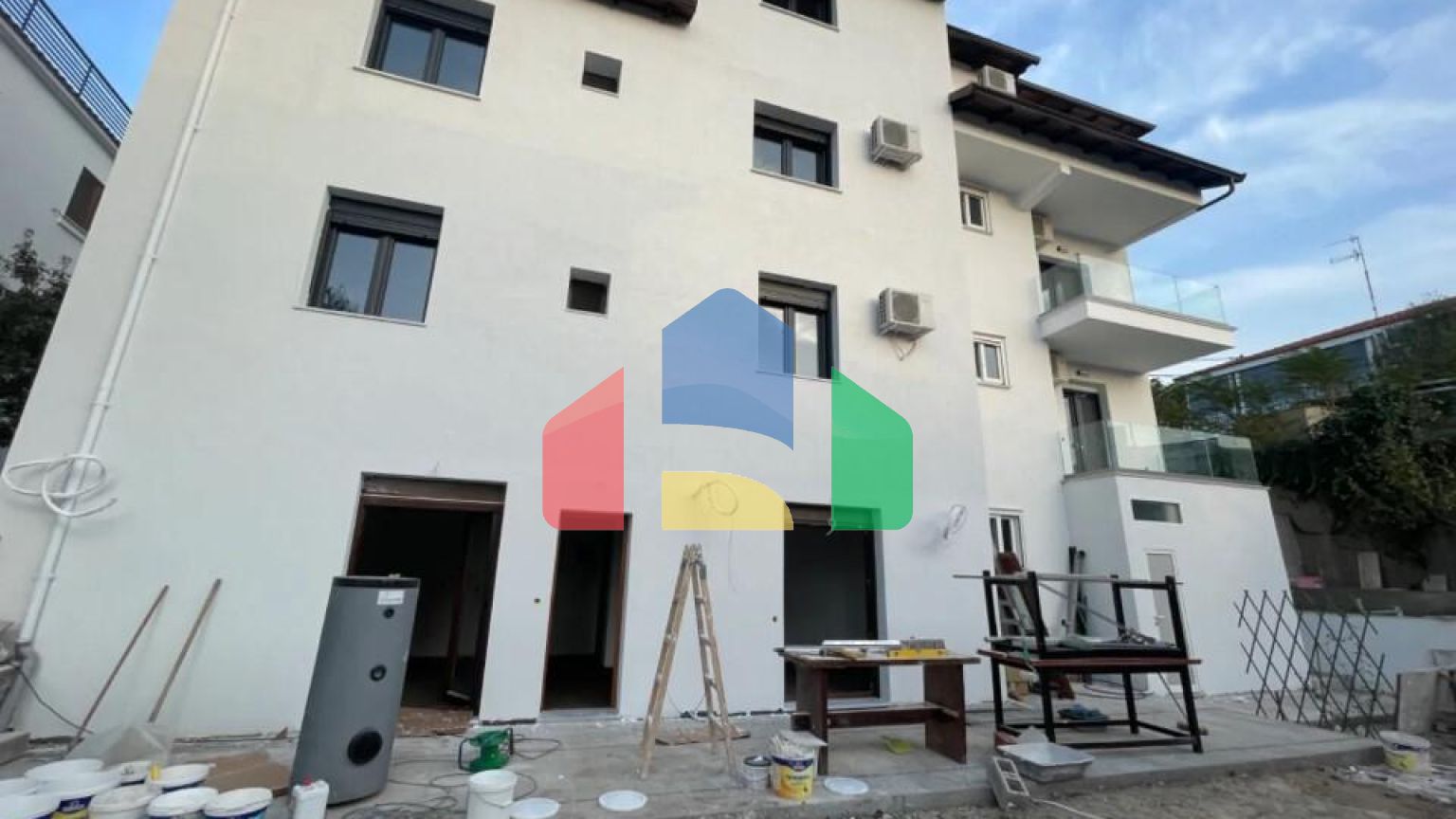 Продаж - Квартира 75 m² в передмісті Салонік